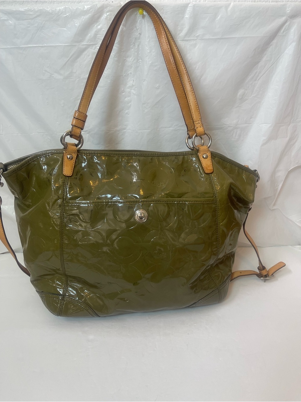 Coach 13179 patent olive green leather tote bag. - Picture 3 of 12